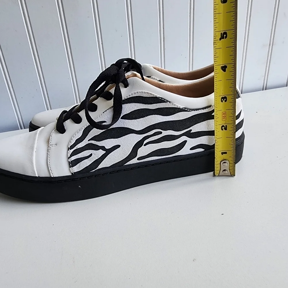 JOURNEE COLLECTION Womens Black White Taschi Cap Toe Platform Sneakers Shoes 8.5